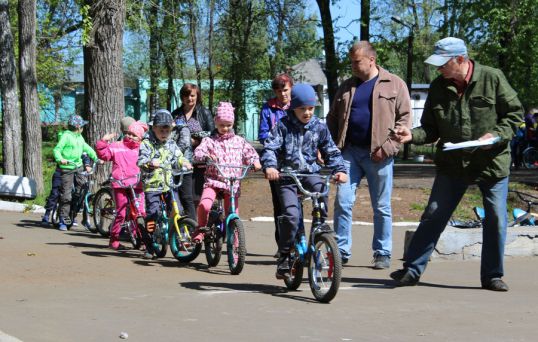 Соревновались маленькие велосипедисты