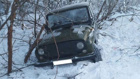 На даровской трассе &quot;уазик&quot; съехал в кювет