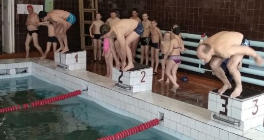 В &laquo;Дельфине&raquo; закрыли XXV плавательный сезон