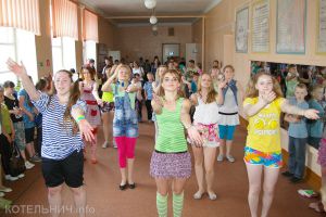 «Хулиганы» в первой школе. ВИДЕО