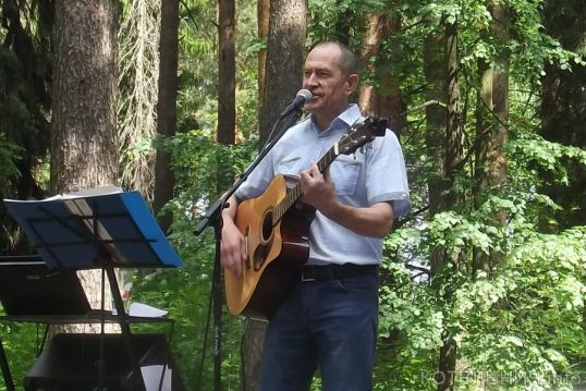 Перед котельничанами выступит артист из Даровского