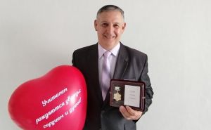 Учитель из Юбилейного награжден знаком «Педагогическая слава»