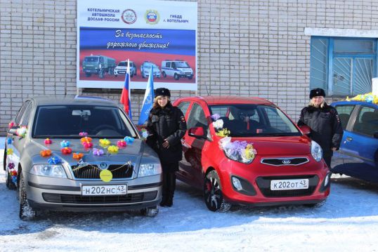 Соревновались автоледи в погонах