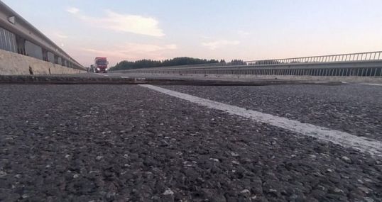 Для большегрузов перекрыто движение по мосту через Молому
