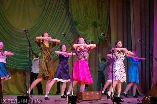 "Вятские родники" на сцене Дома культуры