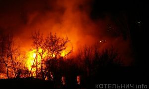 17 человек тушили ночной пожар