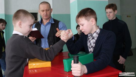 Бились на руках