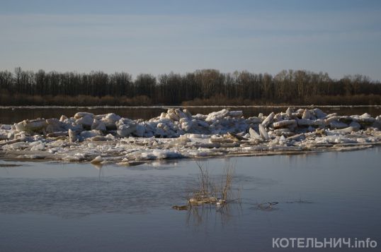 Вятка поднялась уже на два метра
