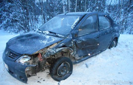 "Мицубиси" въехала в "Логан"