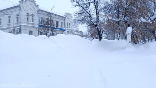 Котельнич завалило снегом
