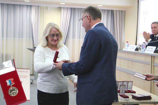 Награждена за вклад в книжное дело