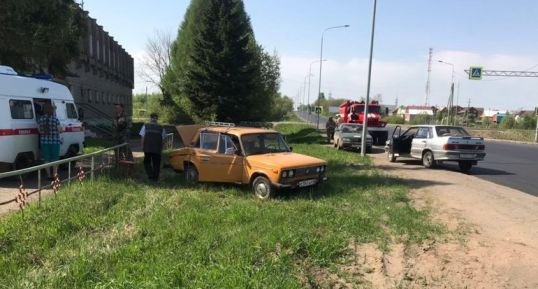 На Даровской &quot;Жигули&quot; столкнулись с &quot;пятнадцатой&quot;